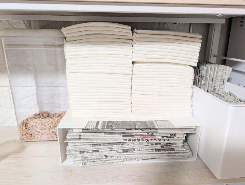 ペットシーツ、新聞、猫砂の収納方法